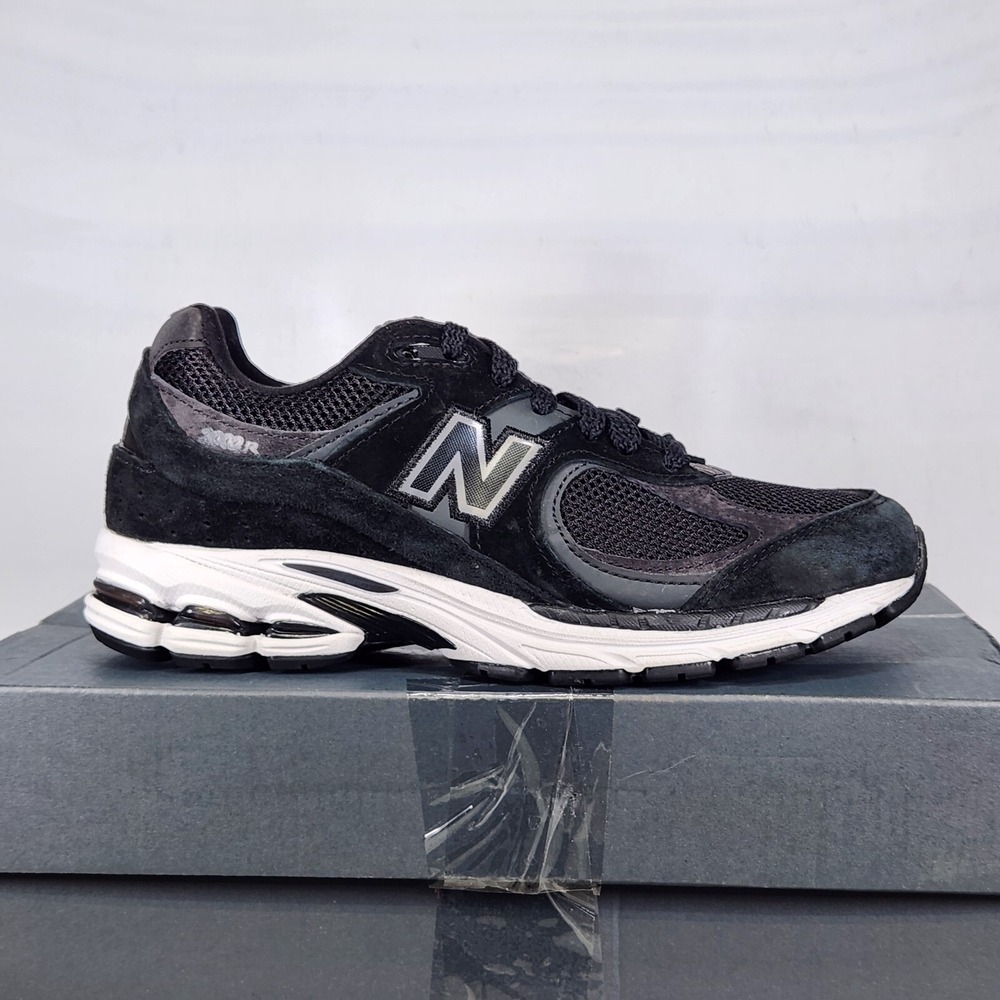 New Balance 2002R Sneakers Mens Size 6 Black Suede Mesh Running Shoes
